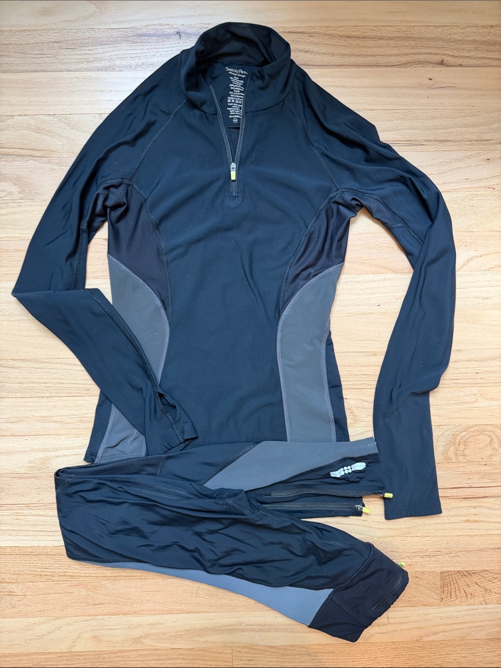 Sweaty Betty Black and Gray Long-Sleeve Athletic Top and Leggings Set